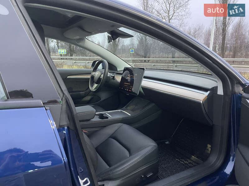 Седан Tesla Model 3 2022 в Киеве