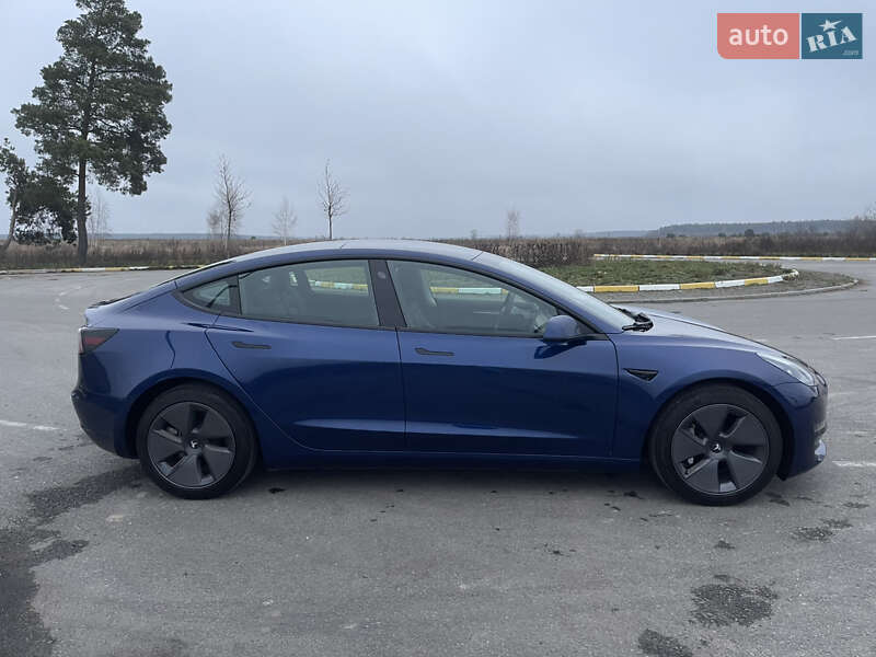 Седан Tesla Model 3 2022 в Киеве