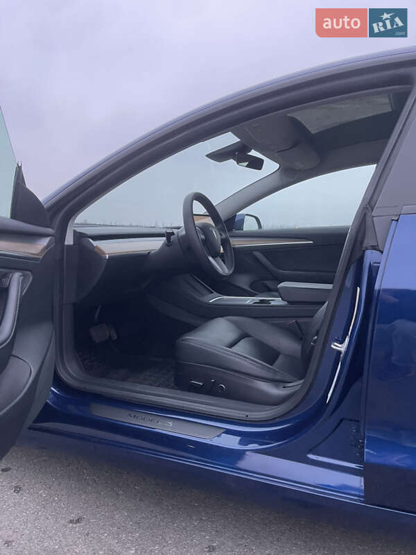Седан Tesla Model 3 2022 в Киеве