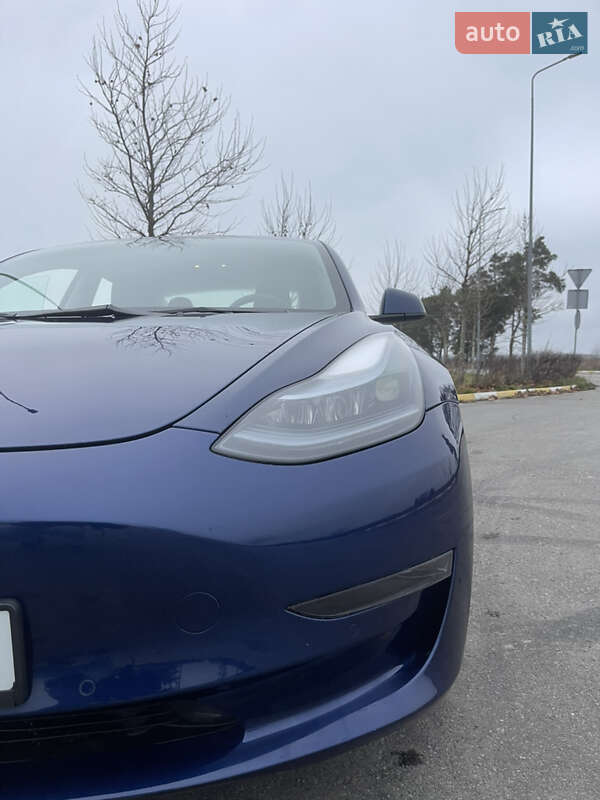 Седан Tesla Model 3 2022 в Киеве