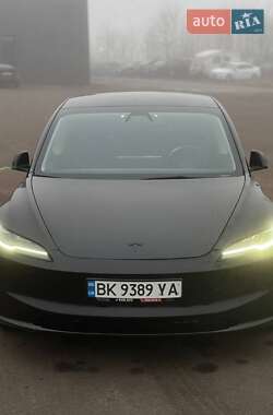 Седан Tesla Model 3 2024 в Ровно