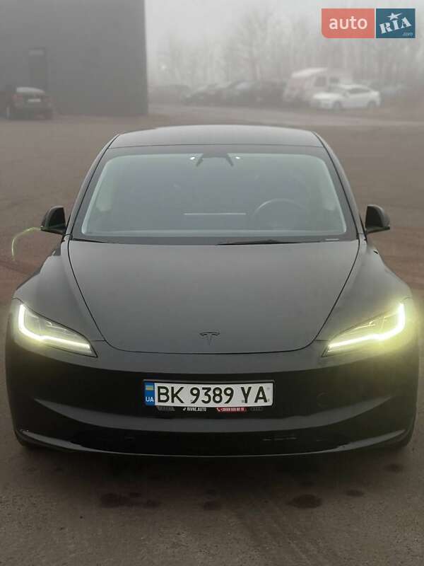 Седан Tesla Model 3 2024 в Ровно