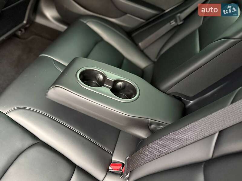 Седан Tesla Model 3 2022 в Кривом Роге