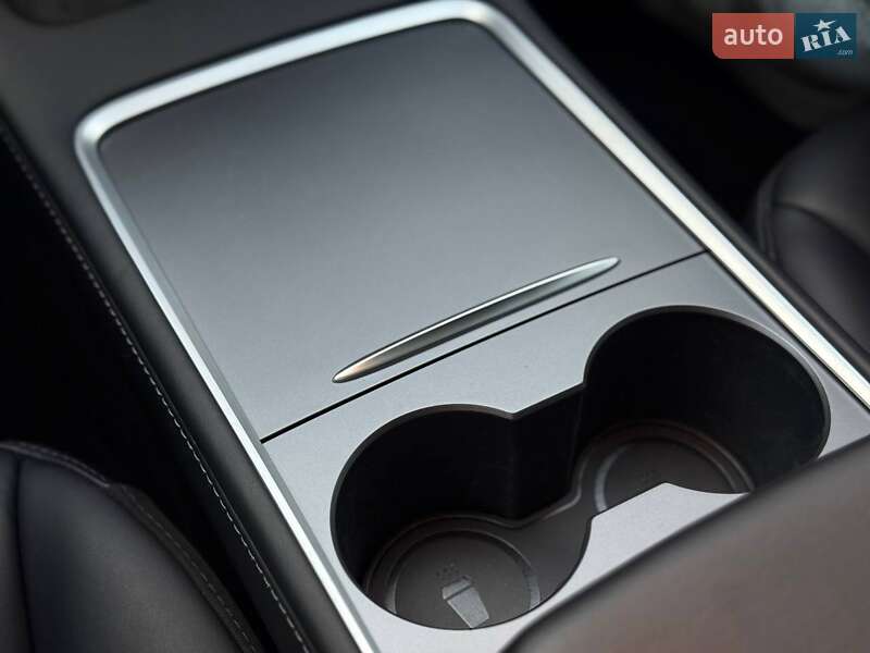 Седан Tesla Model 3 2022 в Кривом Роге