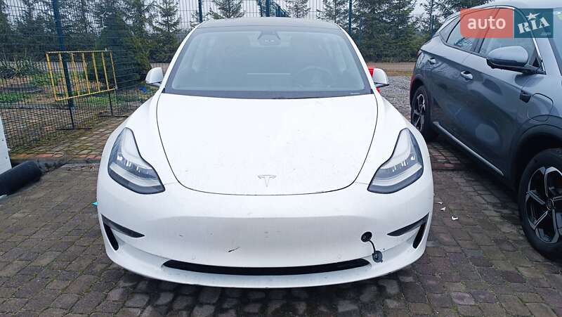 Седан Tesla Model 3 2019 в Львове