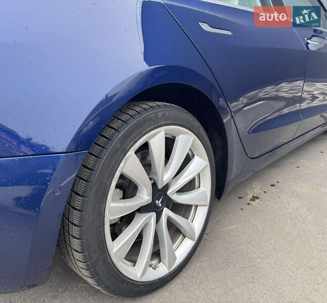 Седан Tesla Model 3 2018 в Киеве