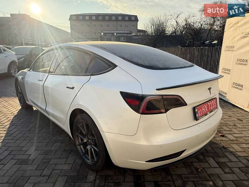 Седан Tesla Model 3 2021 в Луцке