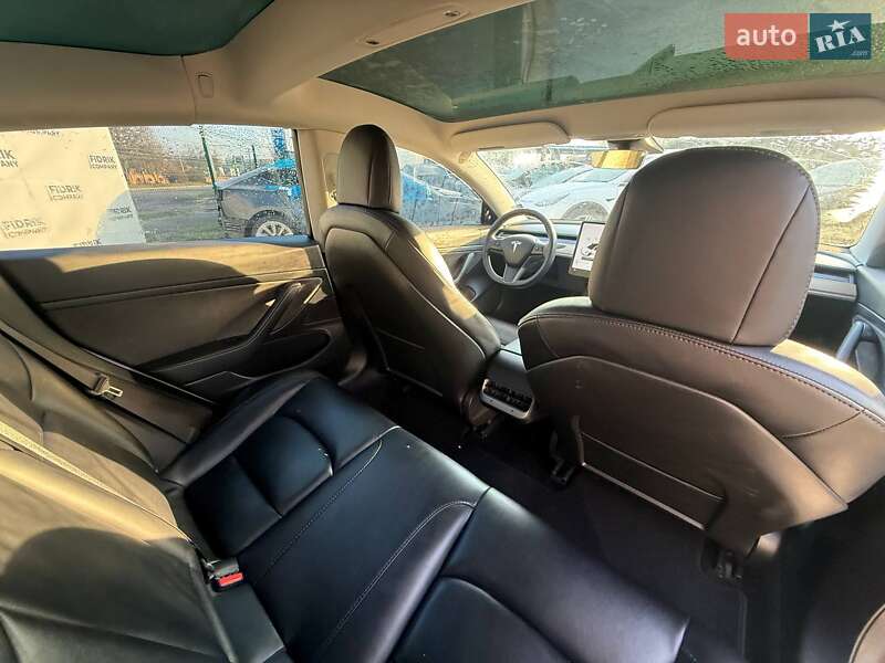 Седан Tesla Model 3 2021 в Луцке