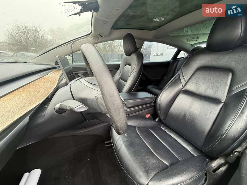 Седан Tesla Model 3 2021 в Луцке