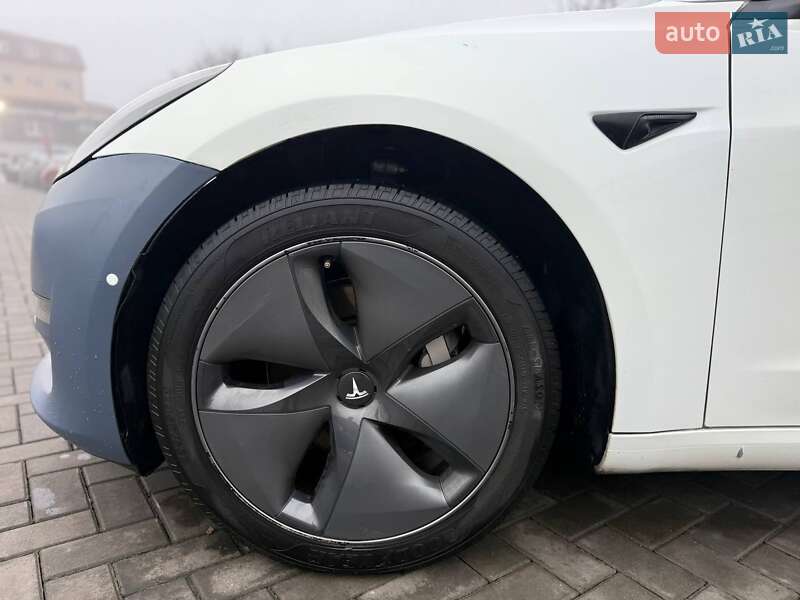 Седан Tesla Model 3 2021 в Луцке