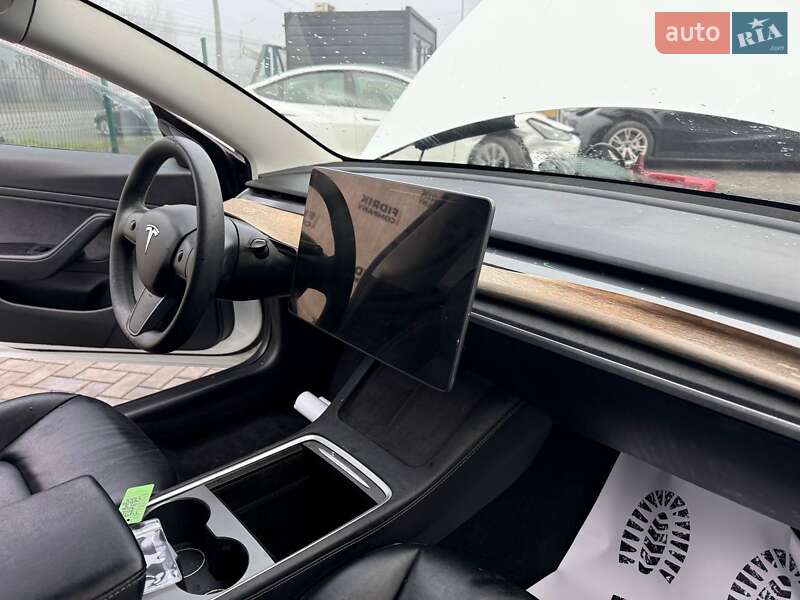 Седан Tesla Model 3 2021 в Луцке