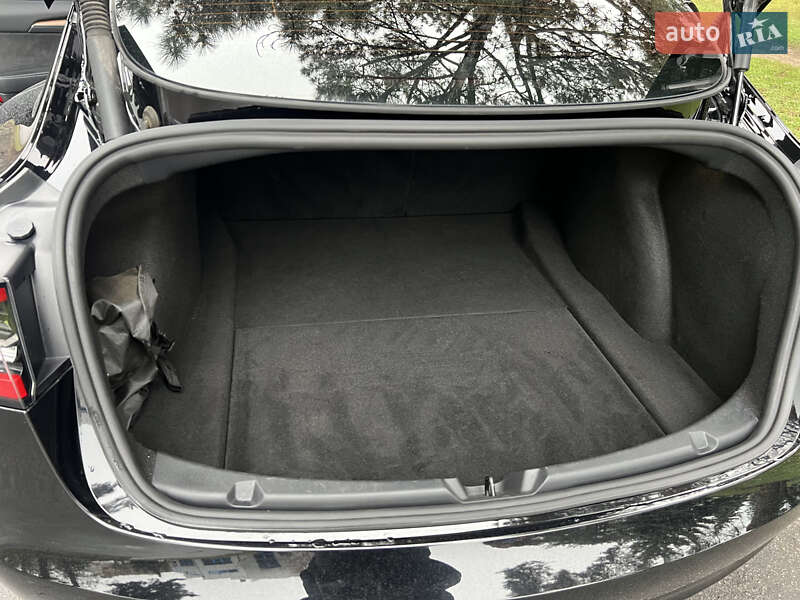 Седан Tesla Model 3 2022 в Кременчуге