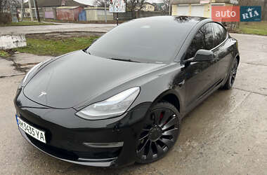 Седан Tesla Model 3 2022 в Кременчуге