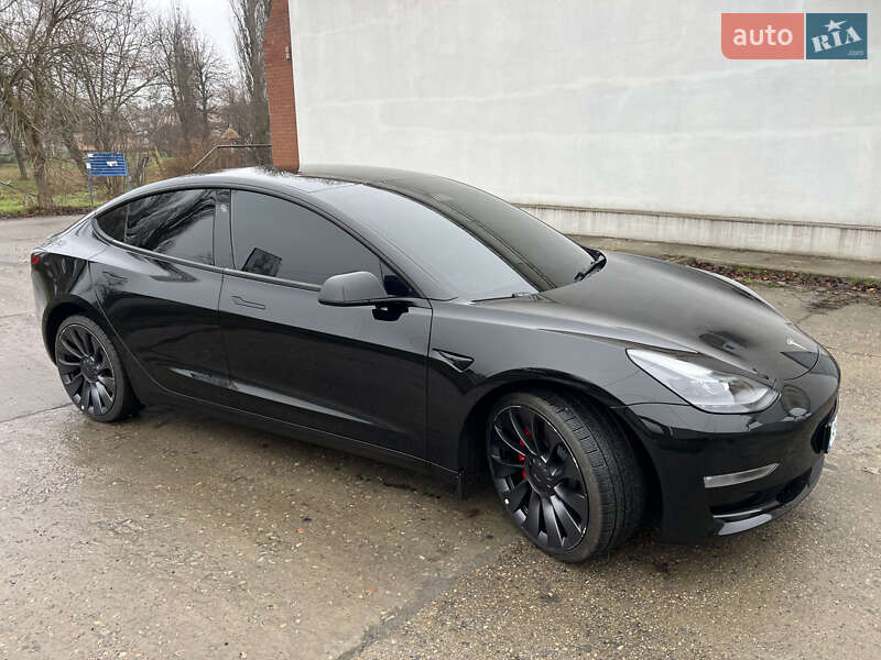 Седан Tesla Model 3 2022 в Кременчуге