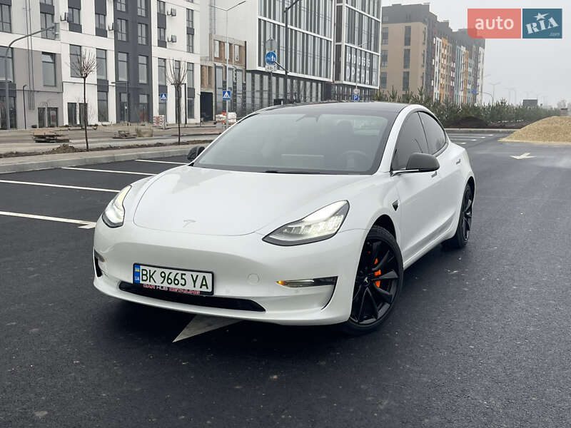 Седан Tesla Model 3 2019 в Ровно