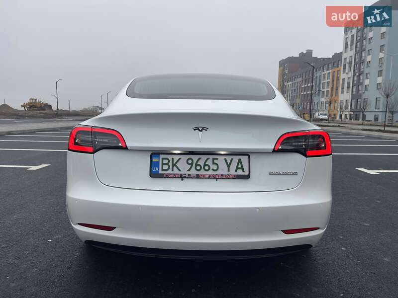Седан Tesla Model 3 2019 в Ровно