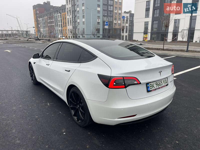 Седан Tesla Model 3 2019 в Ровно