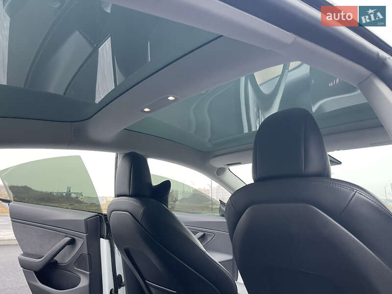 Седан Tesla Model 3 2019 в Ровно