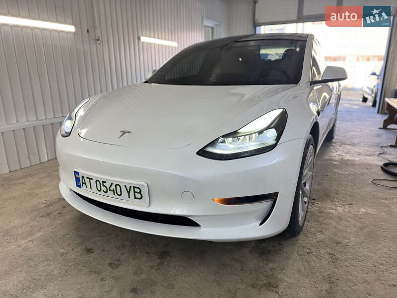 Седан Tesla Model 3 2023 в Ивано-Франковске