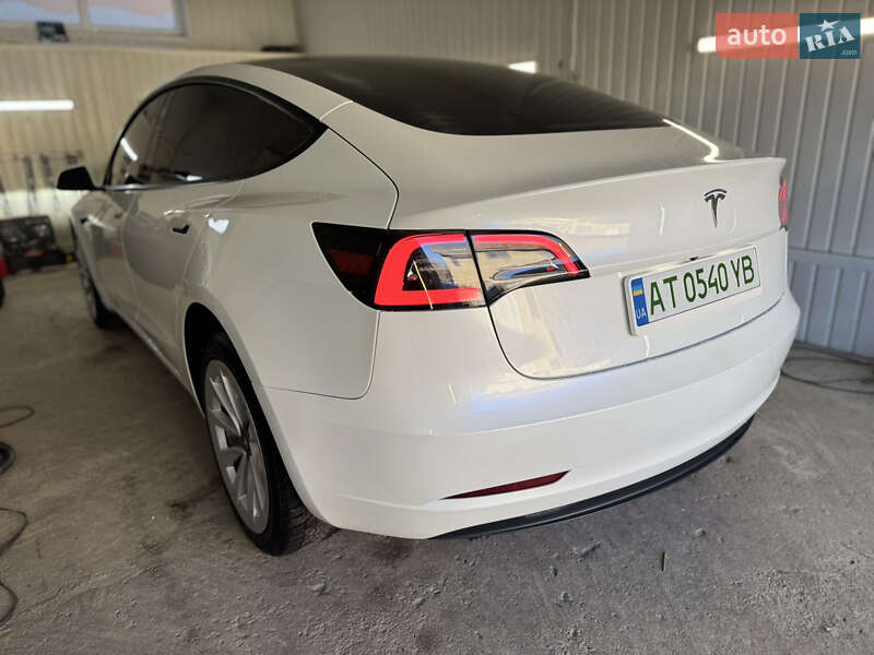 Седан Tesla Model 3 2023 в Ивано-Франковске