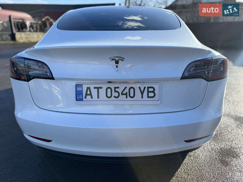 Седан Tesla Model 3 2023 в Ивано-Франковске