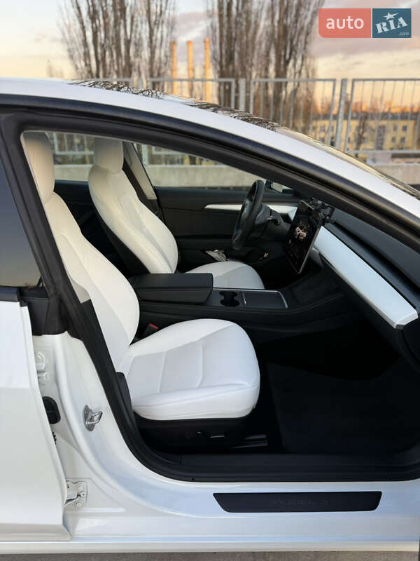 Седан Tesla Model 3 2022 в Киеве