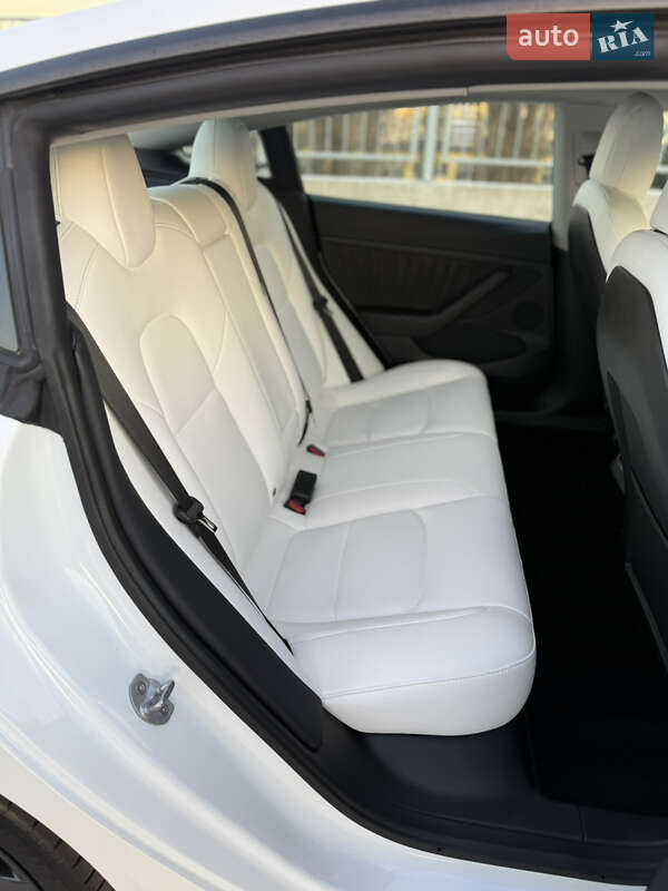 Седан Tesla Model 3 2022 в Киеве