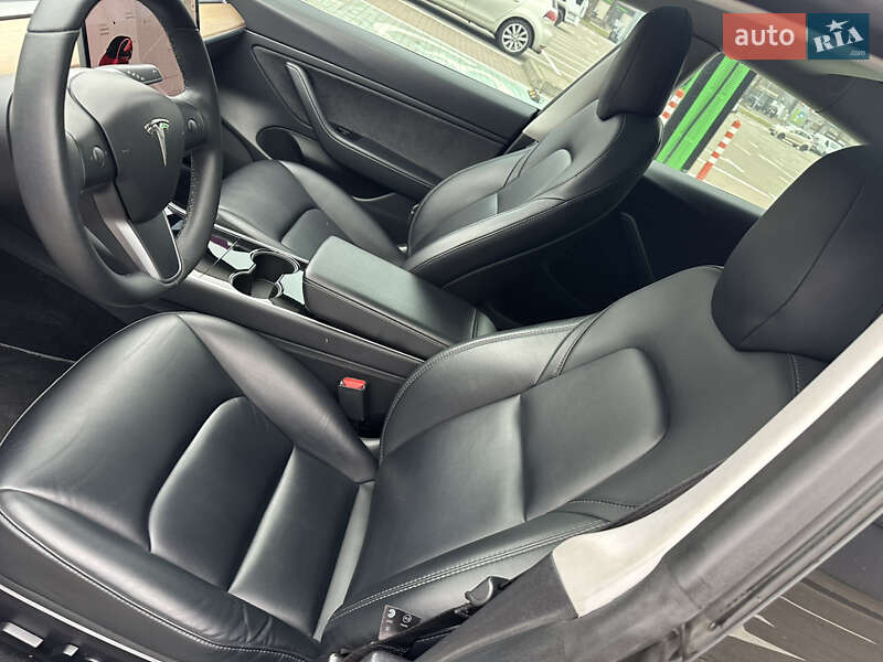 Седан Tesla Model 3 2019 в Киеве