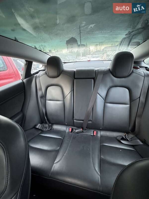 Седан Tesla Model 3 2020 в Львове