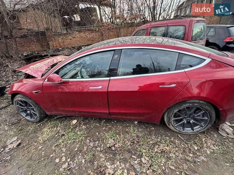 Седан Tesla Model 3 2020 в Львове