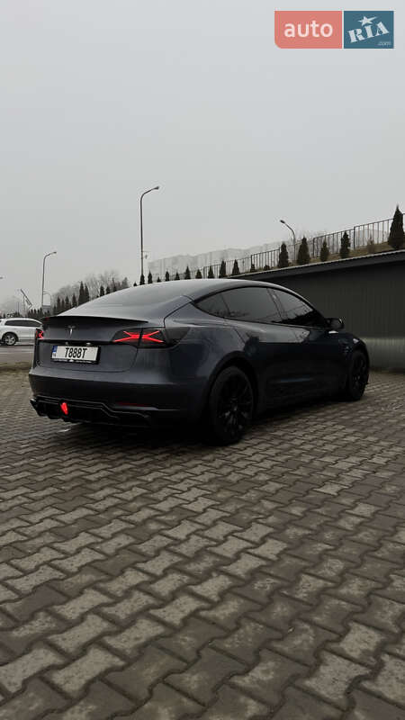 Седан Tesla Model 3 2022 в Дрогобыче