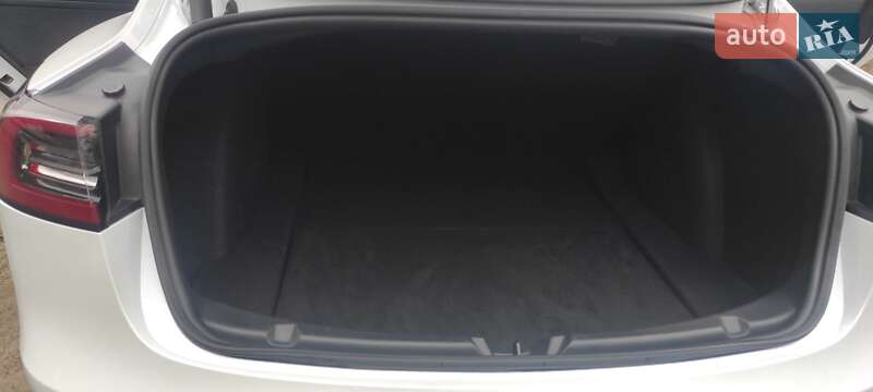 Седан Tesla Model 3 2023 в Одессе