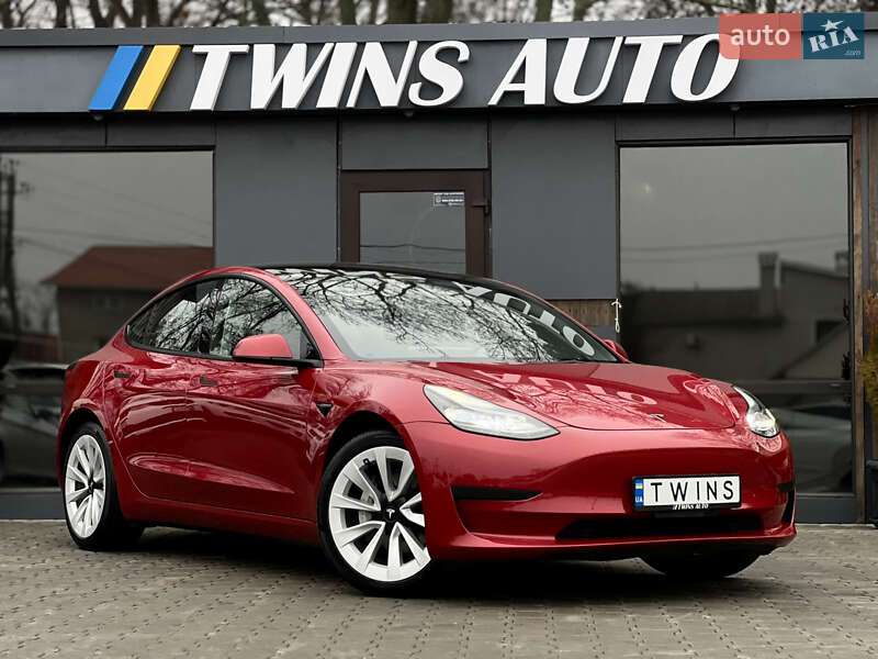 Седан Tesla Model 3 2023 в Одессе