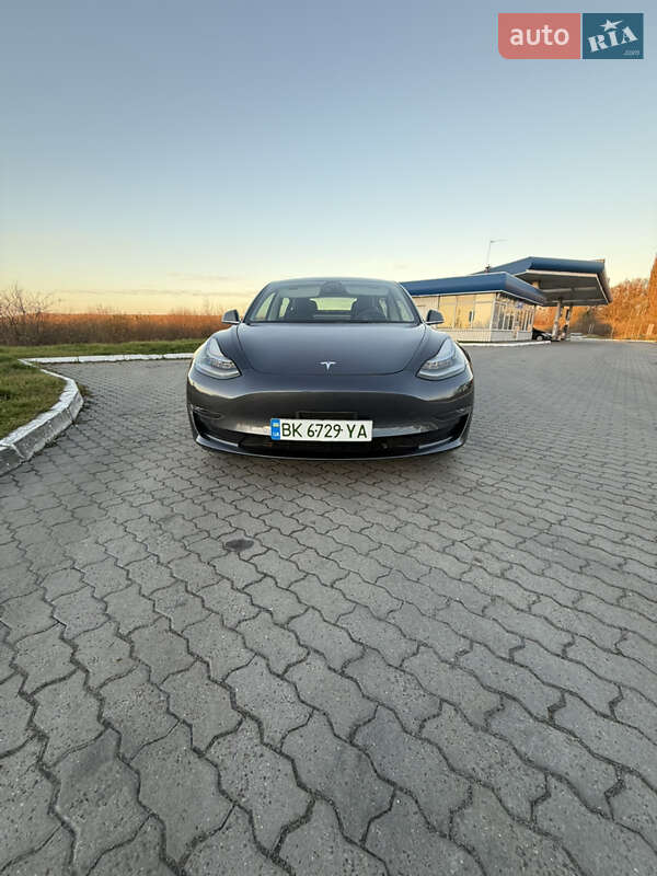 Седан Tesla Model 3 2019 в Дубно
