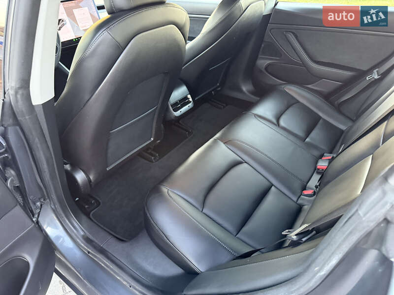 Седан Tesla Model 3 2019 в Дубно