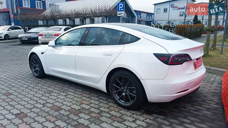 Седан Tesla Model 3 2019 в Львове