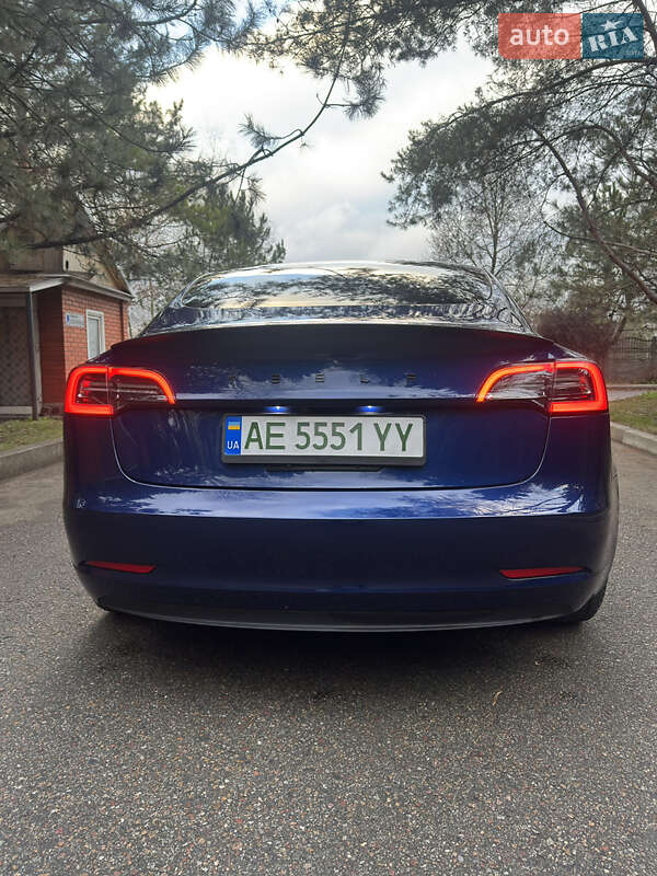 Седан Tesla Model 3 2023 в Днепре
