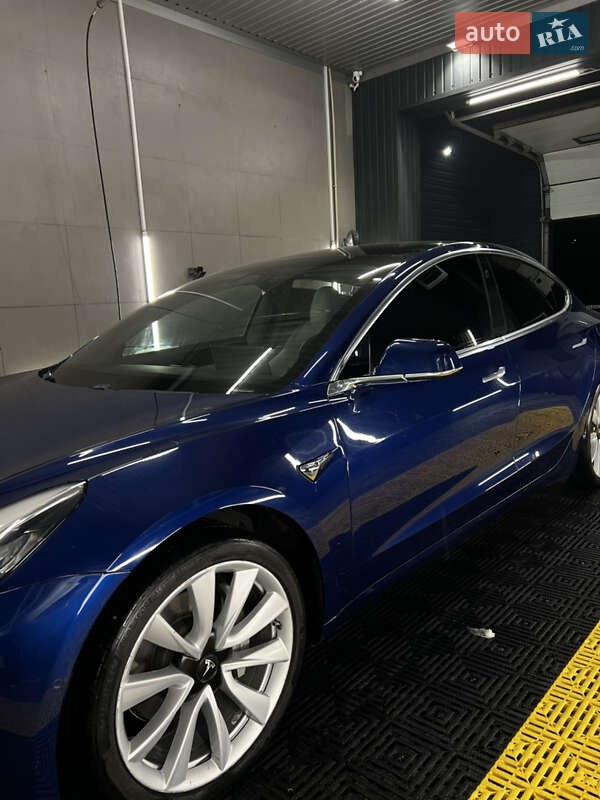 Седан Tesla Model 3 2020 в Киеве