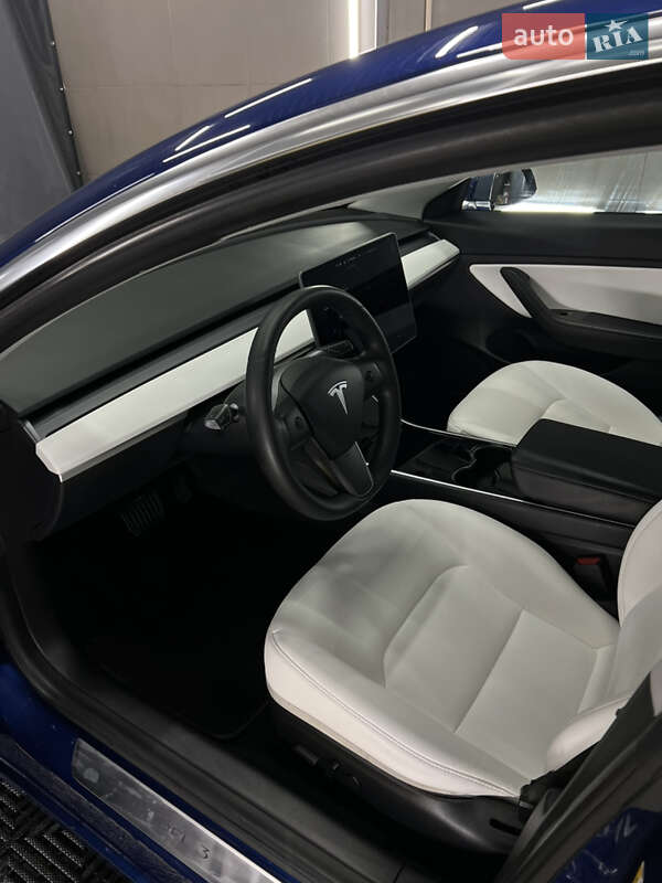 Седан Tesla Model 3 2020 в Киеве