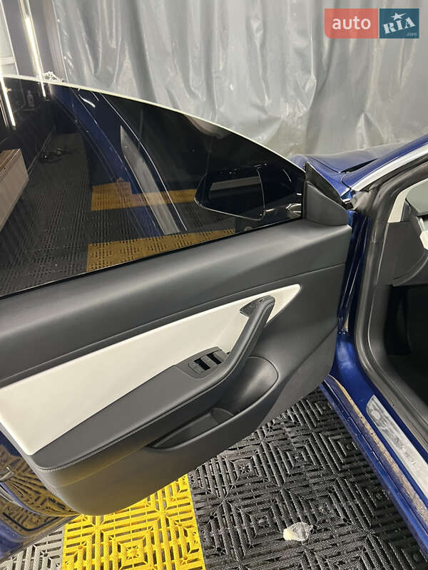 Седан Tesla Model 3 2020 в Киеве