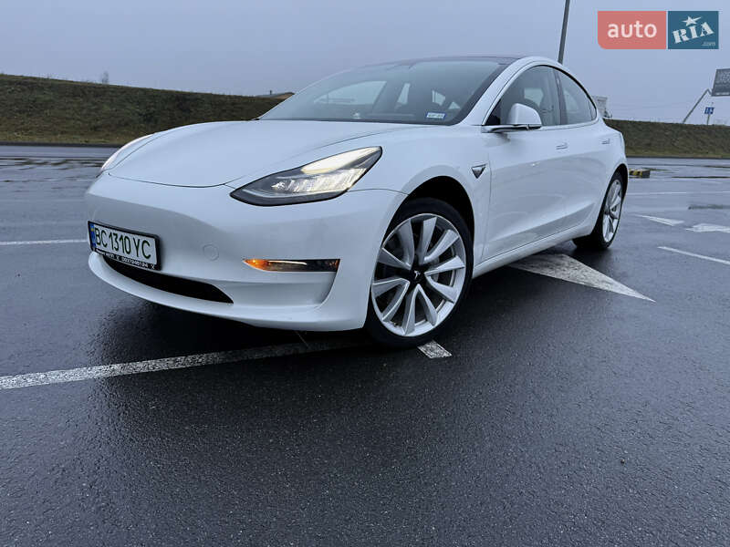 Седан Tesla Model 3 2018 в Львове