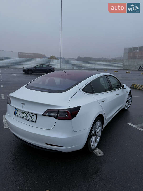 Седан Tesla Model 3 2018 в Львове