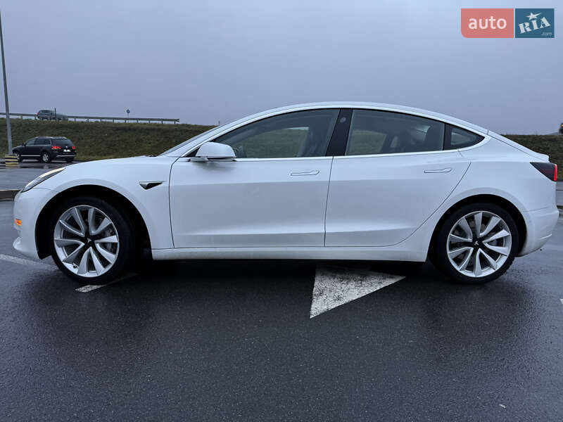 Седан Tesla Model 3 2018 в Львове
