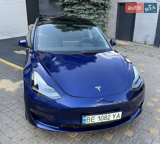 Седан Tesla Model 3 2022 в Николаеве