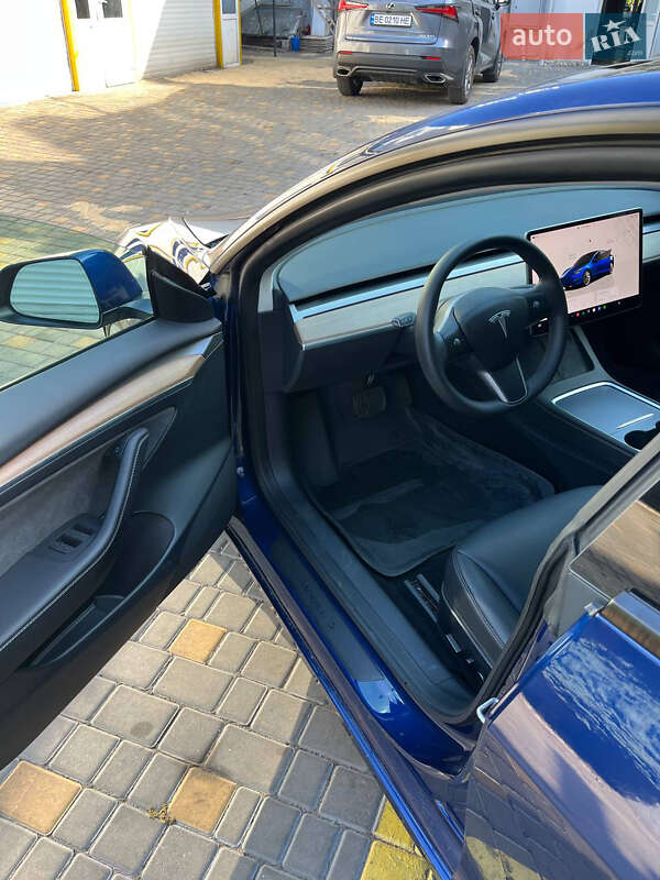 Седан Tesla Model 3 2022 в Николаеве