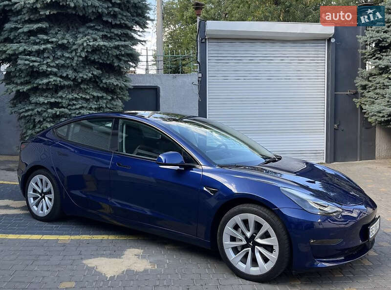 Седан Tesla Model 3 2022 в Николаеве