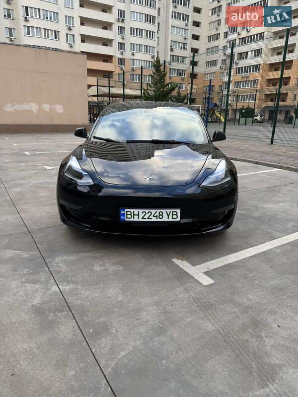 Седан Tesla Model 3 2023 в Одессе