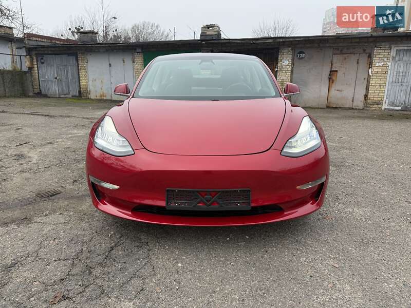 Седан Tesla Model 3 2018 в Киеве