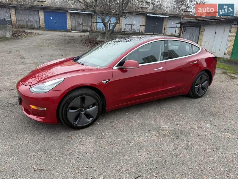 Седан Tesla Model 3 2018 в Киеве