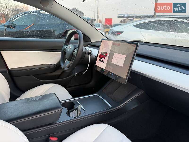 Седан Tesla Model 3 2021 в Луцке